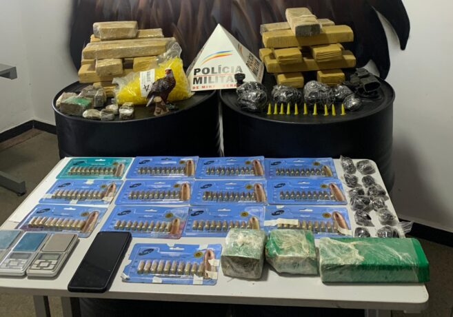 Vídeo: homem é preso depois de denúncia de drogas escondidas em terreno