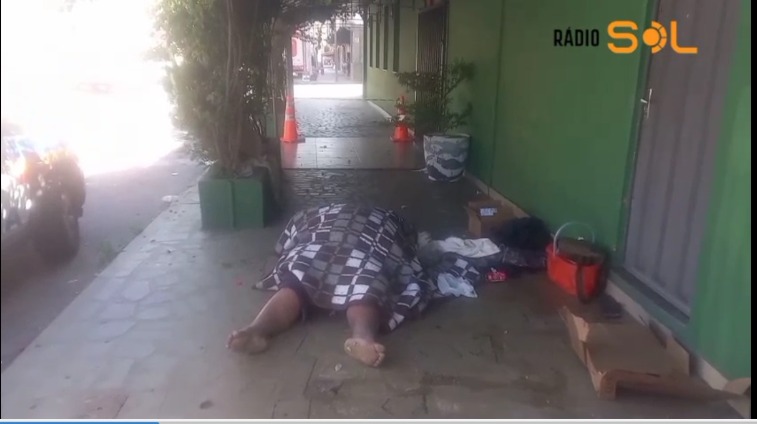 Vídeo: homem em situação de rua é encontrado morto em Itaúna