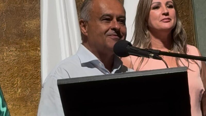 Nas comemorações pelo Dia do Professor, Mitre anuncia pagamento de piso salarial