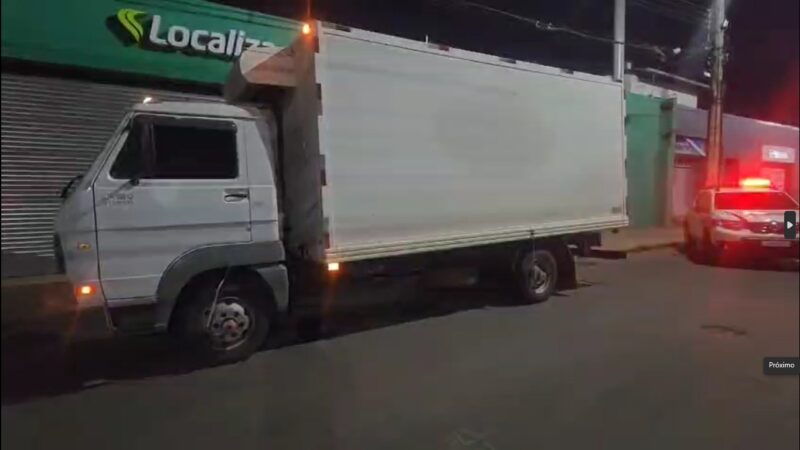 Caminhão com carga de laticínios furtado em Itaúna é recuperado na MG 431