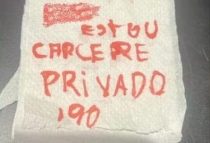 Mulher em cárcere privado pede socorro em bilhete no papel higiênico, em SC