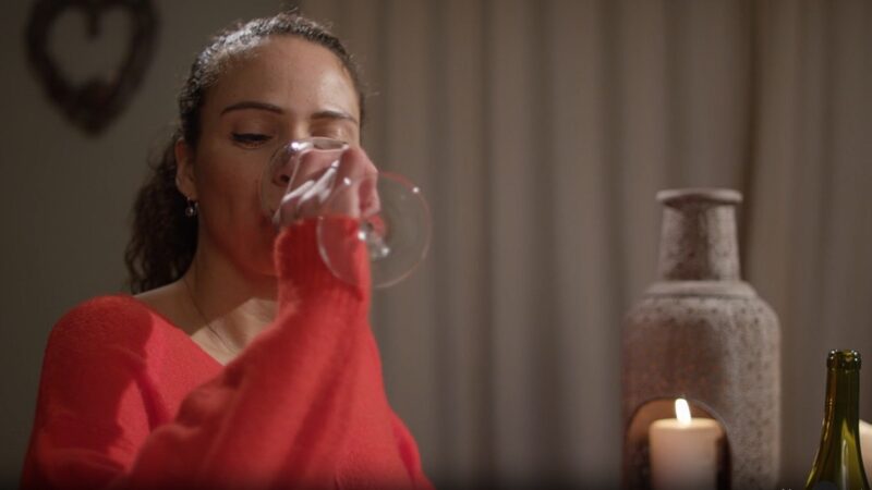 Idoso estuprou a filha no dia que ela completou 29 anos e bebeu durante a comemoração