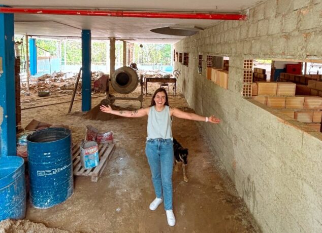 Lohanna acompanha obras do Restaurante Universitário da UEMG, que seguem a todo vapor