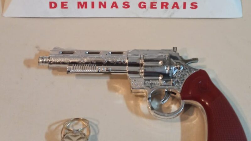 Mulheres atraem idoso para embocada onde é atacado, espancado e roubado por três homens