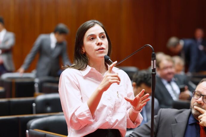 Zema não apresenta plano para usar 1,8 bilhão do Juros por Educação, aponta deputada Lohanna