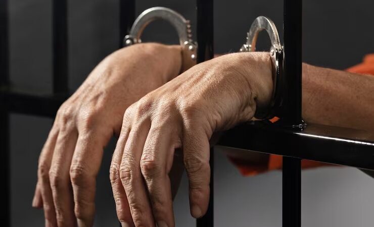 Tio de funcionária de padaria na avenida Jove Soares, rouba o local depois de agredi-la