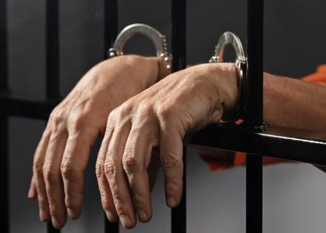 Tio de funcionária de padaria na avenida Jove Soares, rouba o local depois de agredi-la