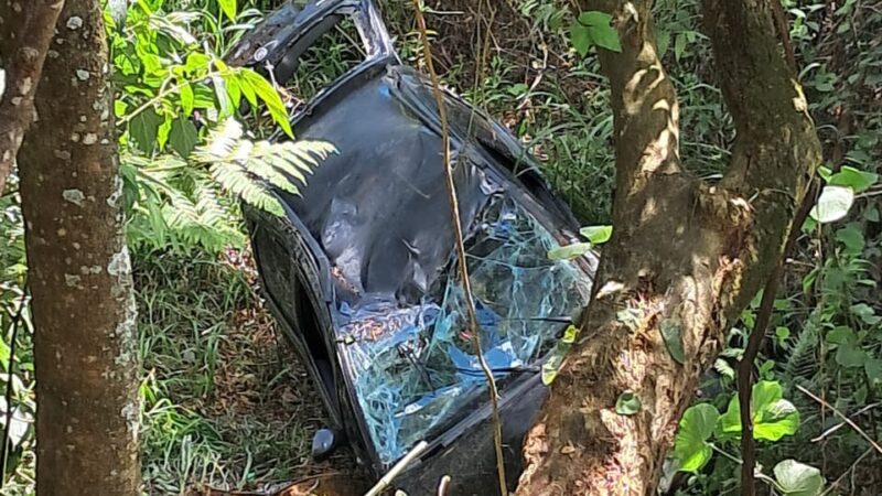 Carro cai em abismo na rodovia MG 164 e condutora morre no local