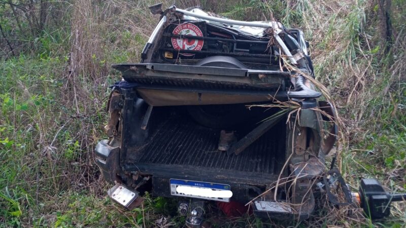 Corpo é encontrado em veículo capotado na zona rural de Itaúna