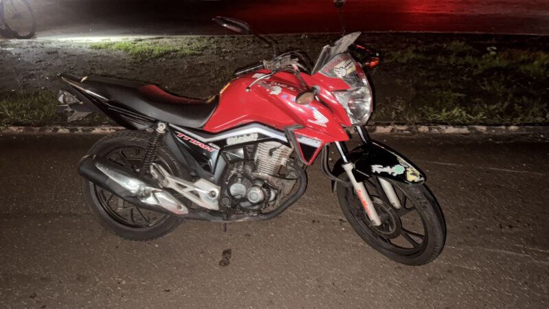 Motocicleta e carro colidem na rodovia MG 431, em Itaúna