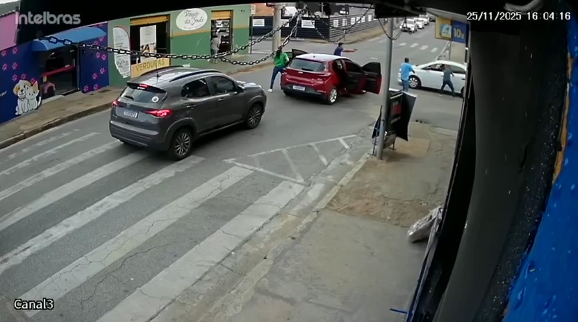 Vídeo: PCMG prende dupla por roubo, sequestro relâmpago e extorsão em Itaúna