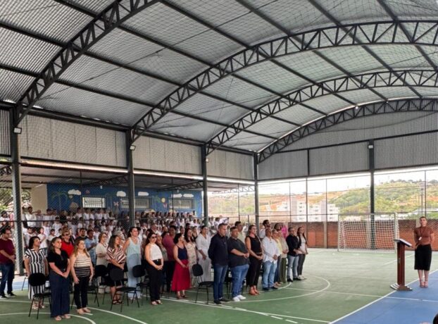 Quadra coberta inaugurada em escola recebe nome da educadora Magda de Souza Venâncio
