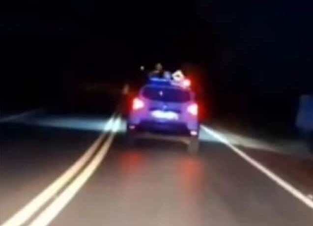 Vídeo: pai entrega carro para filho de 10 anos, que foge de blitz da PM em Minas Gerais