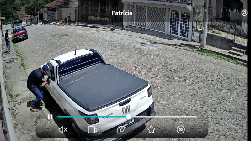 Dois homens tentam furtar um carro, em plena luz do dia, no bairro Padre Eustáquio