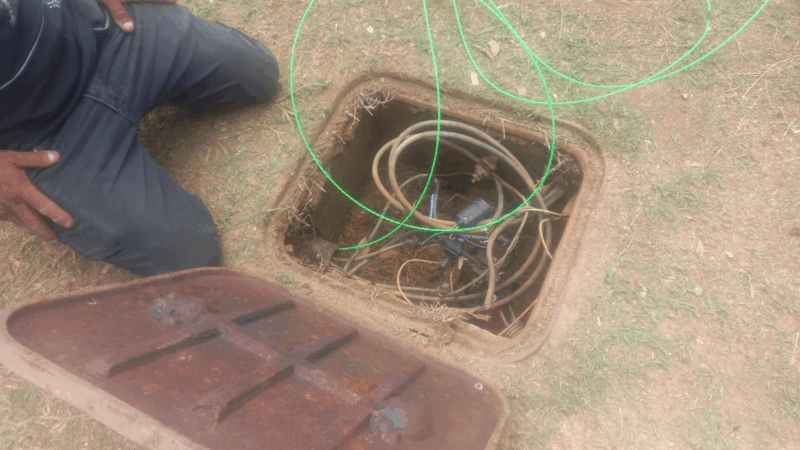 Cabos de energia da fonte luminosa, recém reformada, foram furtados