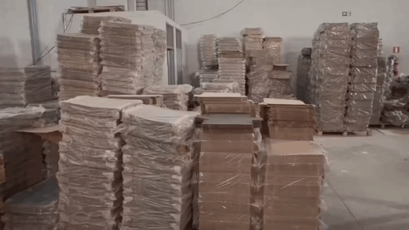 Vídeo: mais de meio milhão de caixas de calçados foram apreendidas em gráfica em Nova Serrana