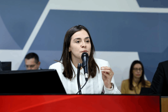 Zema manifesta favoravelmente a projeto de Lohanna de doação do Hospital Regional