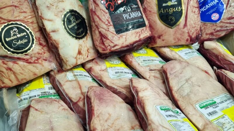 Homem é preso por furto de picanha em supermercado no centro