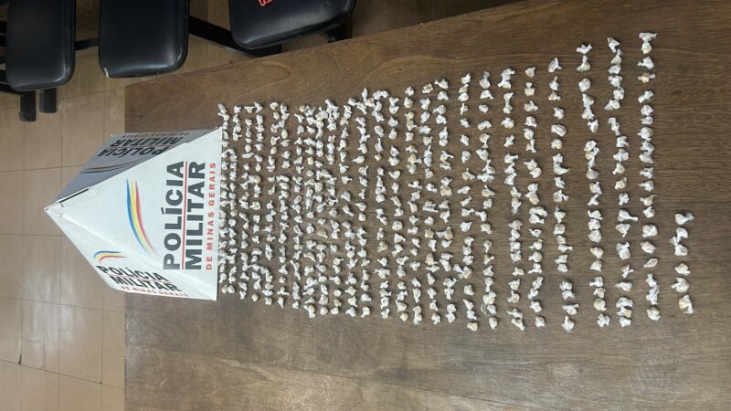 PM apreende mais de 500 pedras de crack e prende autor por tráfico de drogas