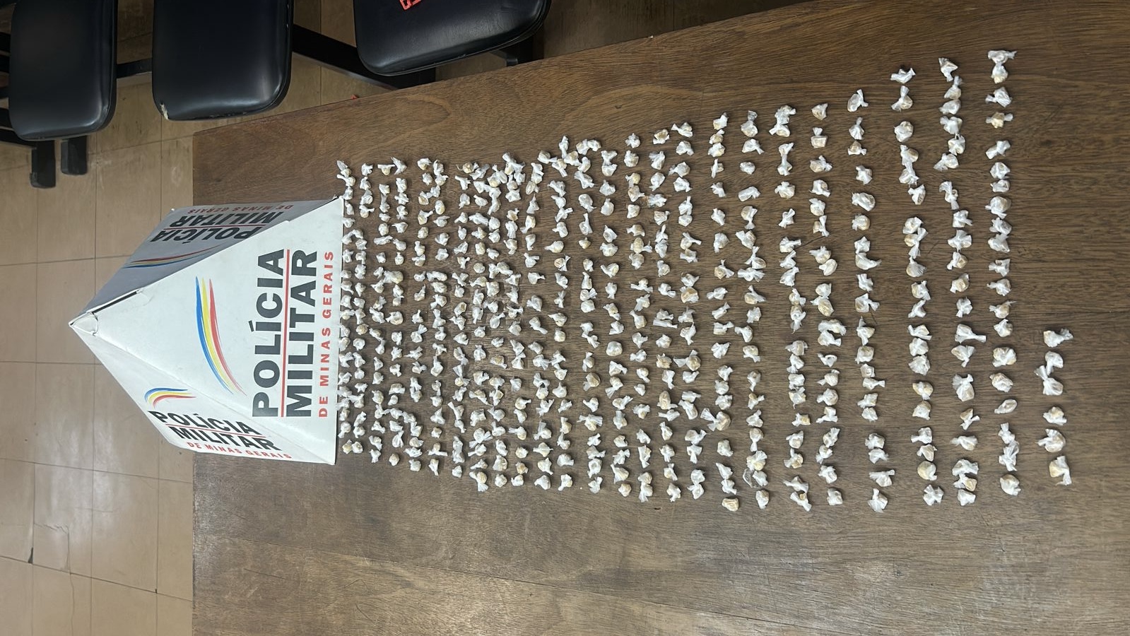 PM apreende mais de 500 pedras de crack e prende autor por tráfico de drogas