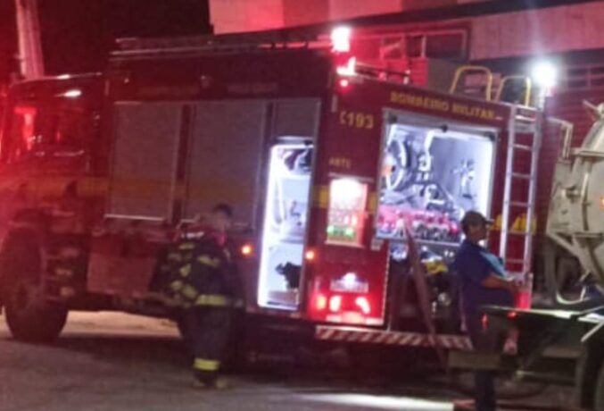 Vídeos: bombeiros de Pará de Minas resgatam idoso em casa tomada pelo fogo em Itaúna