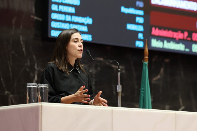 Projeto de Lohanna de doação do Hospital Regional avança na ALMG e segue para votação em Plenário