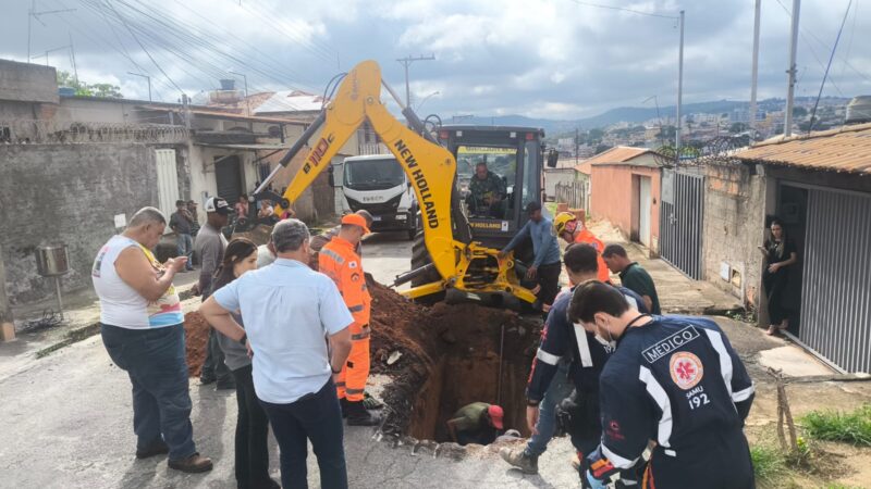 Vídeo: homem em surto fica preso em galeria de águas pluviais no bairro Parque Jardim Santanense