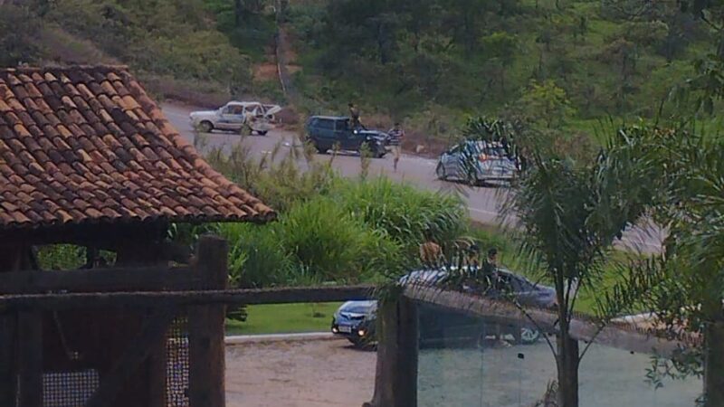 Vídeos: acidente grave entre dois veículos nesta tarde de segunda-feira na MG 431