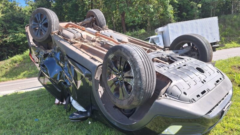 Colisão na MG 050 deixa uma mulher e uma criança feridas