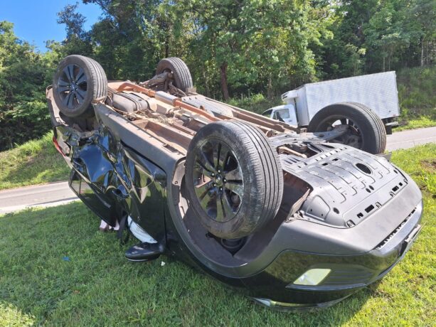 Colisão na MG 050 deixa uma mulher e uma criança feridas