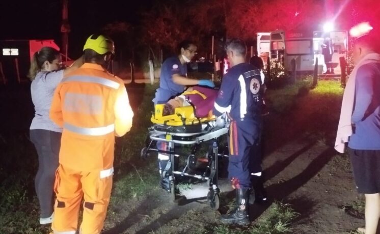 Samu e bombeiros atendem mulher vítima de queda em cachoeira em Itatiaiuçu