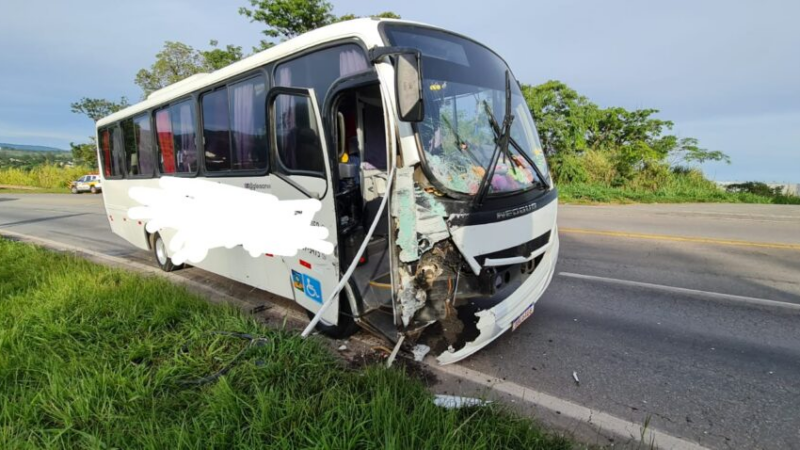 Empresa do micro-ônibus envolvido no acidente da morte suspeita de Henay divulga nota
