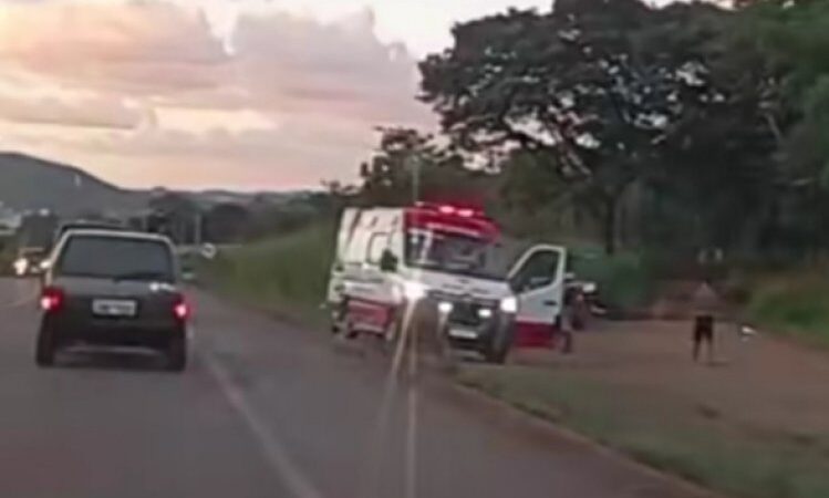 Adolescente fica ferido depois de uma queda em uma cachoeira em Itaúna