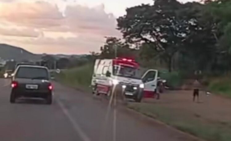 Adolescente fica ferido depois de uma queda em uma cachoeira em Itaúna