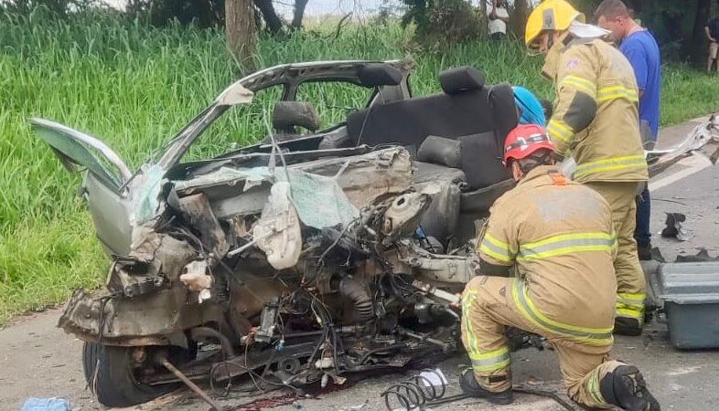 Vídeo: grave acidente envolvendo três veículos leva um dos motoristas a óbito