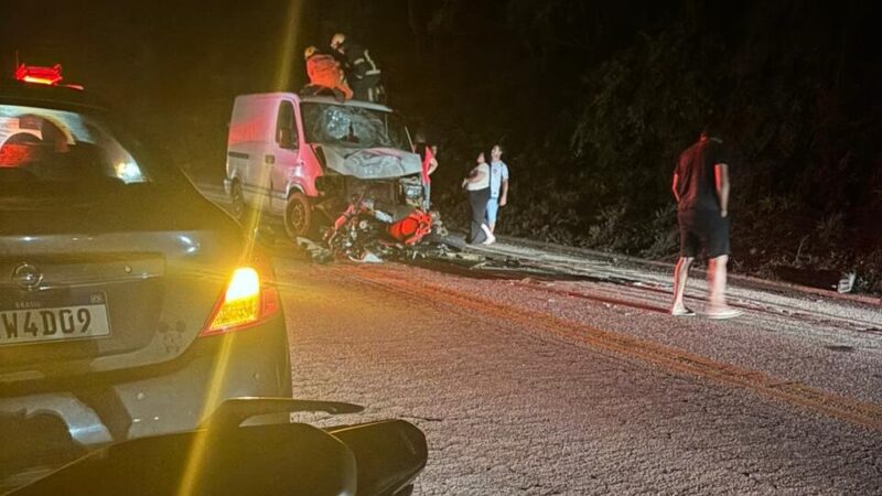 Colisão entre van e motocicleta provoca morte na MG 431, no Córrego do Soldado