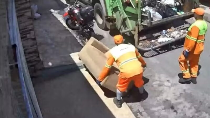 Vídeo: mulher deixa sofá secando na calçada e caminhão da coleta de lixo leva por engano