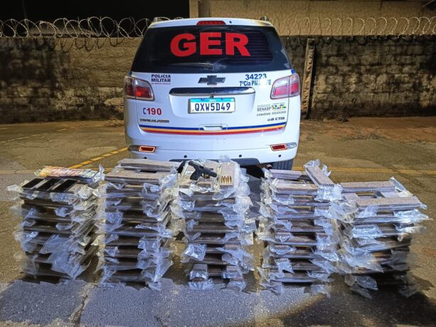 PM de Formiga apreende 174 kilos de maconha, arma e desmantela quadrilha internacional de tráfico de drogas