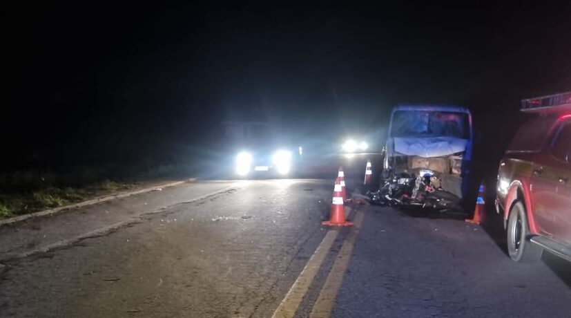 Morte na MG 431 teria sido provocada por um terceiro veículo que invadiu a contramão