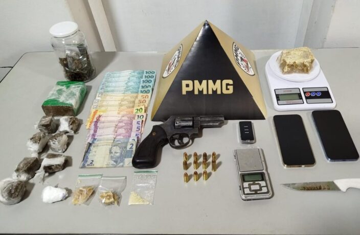 PM prende duas pessoas em ponto de tráfico, apreende drogas, arma de fogo e veículo clonado