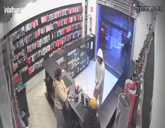Está preso um dos assaltantes da loja de celulares da avenida Jove Soares