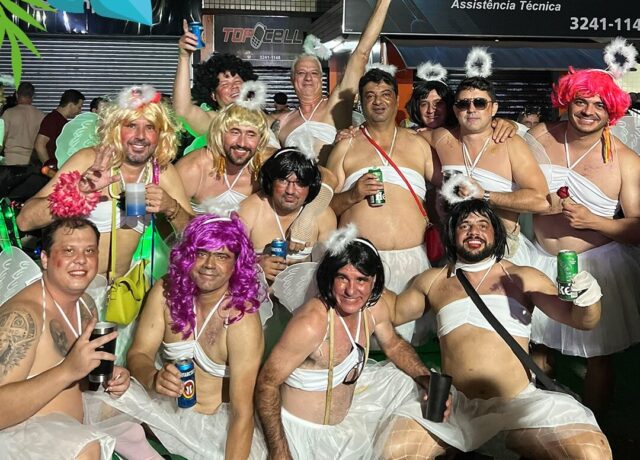 Vídeo: na Praça da Lagoinha, bloco Pau de Gaiola reúne milhares de pessoas e celebra tradição