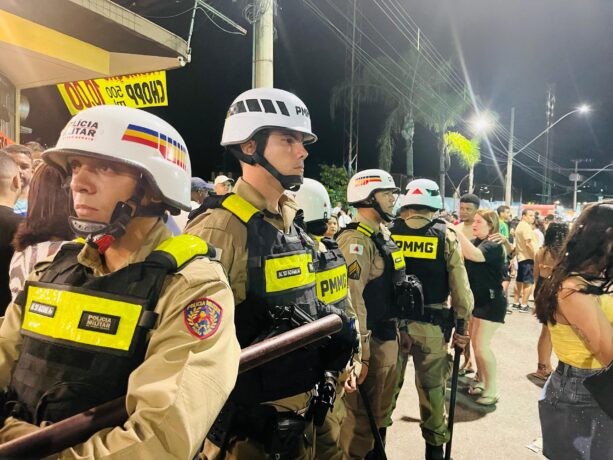 Homem é preso usando tornozeleira eletrônica e portando drogas durante o Carnaval em Itaúna