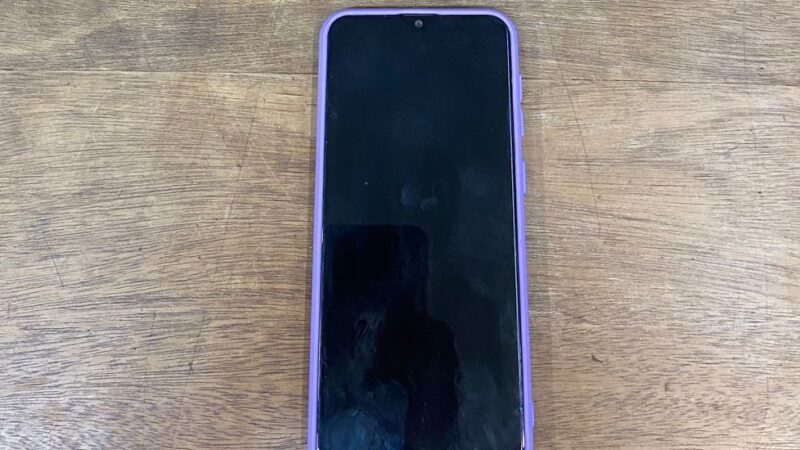 Polícia Militar recupera celular furtado e prende mulher por receptação em Itaúna