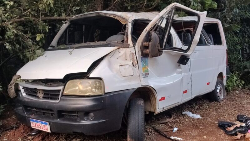 Vídeo: ultrapassagem em local proibido provoca ferimentos, alguns com gravidade, em 12 pessoas