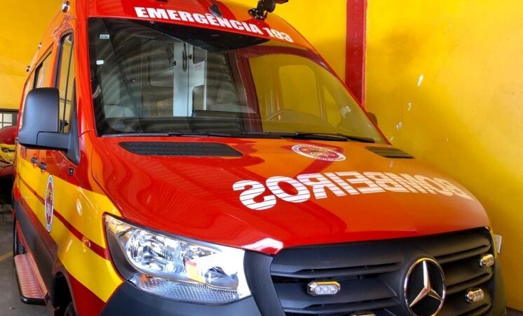 Jovem motociclista fica ferido em colisão com carro no bairro Garcias