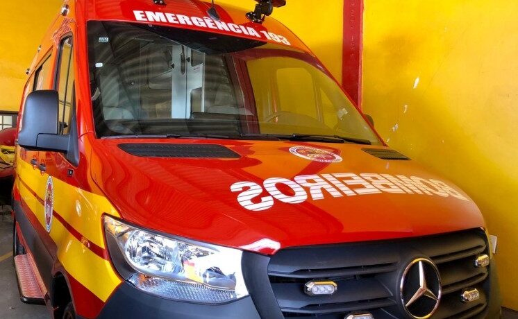 Jovem motociclista fica ferido em colisão com carro no bairro Garcias