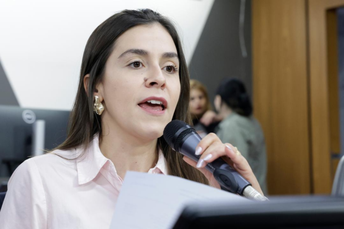 Deputada cobra planejamento e denuncia despreparo de secretário de Educação de MG