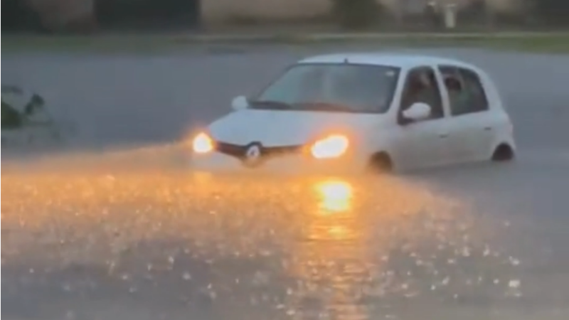 Vídeos: forte chuva provoca alagamentos e mobiliza forças de segurança em Itaúna