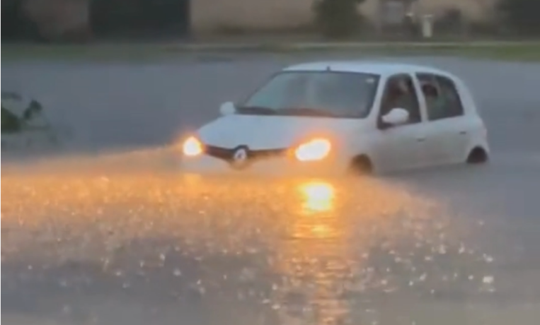 Vídeos: forte chuva provoca alagamentos e mobiliza forças de segurança em Itaúna
